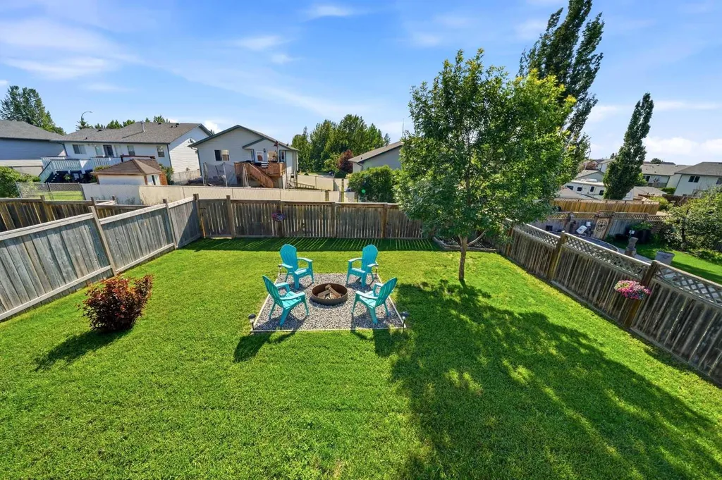 10 Sparrow Close Blackfalds AB T4M0K6