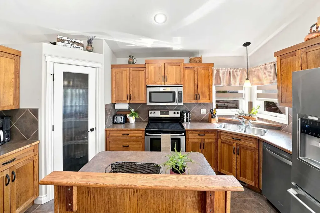 10 Sparrow Close Blackfalds AB T4M0K6
