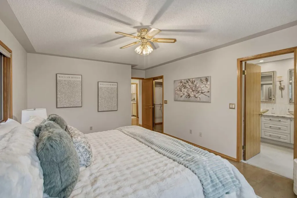 240 Varsity Estates Terrace NW Calgary AB T3B 5J4