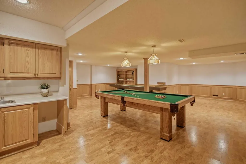 240 Varsity Estates Terrace NW Calgary AB T3B 5J4