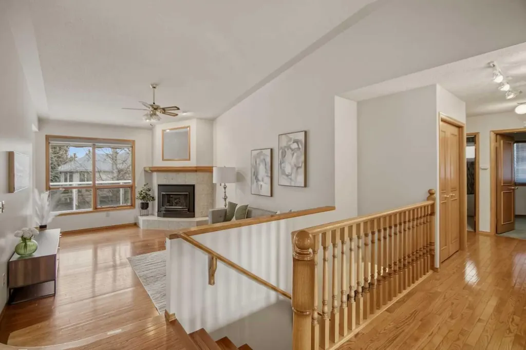 240 Varsity Estates Terrace NW Calgary AB T3B 5J4
