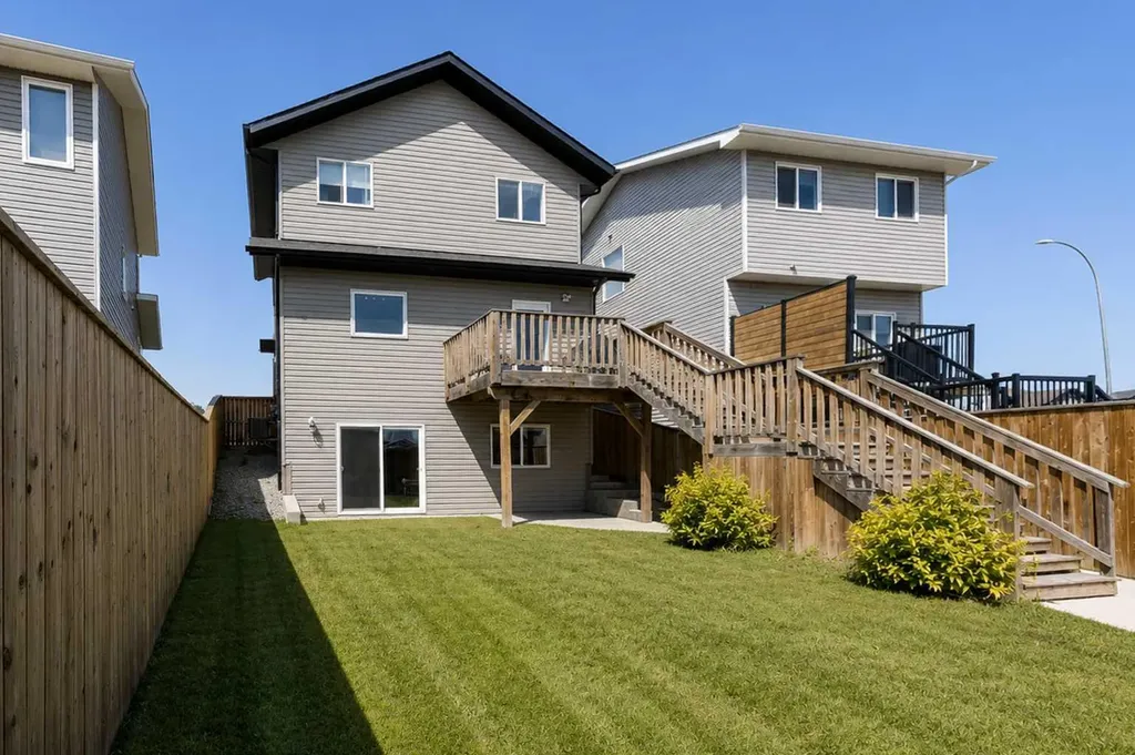 18 Hanson Green Penhold AB T0M 1R0