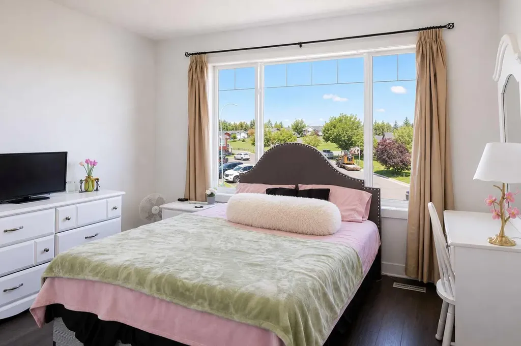 18 Hanson Green Penhold AB T0M 1R0
