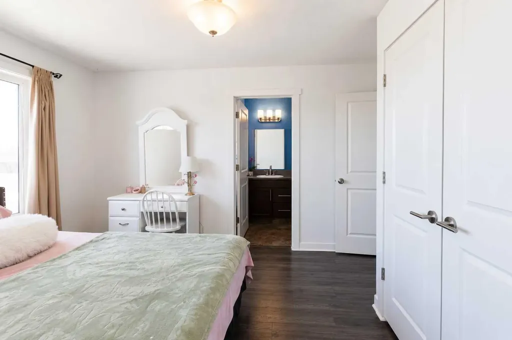 18 Hanson Green Penhold AB T0M 1R0