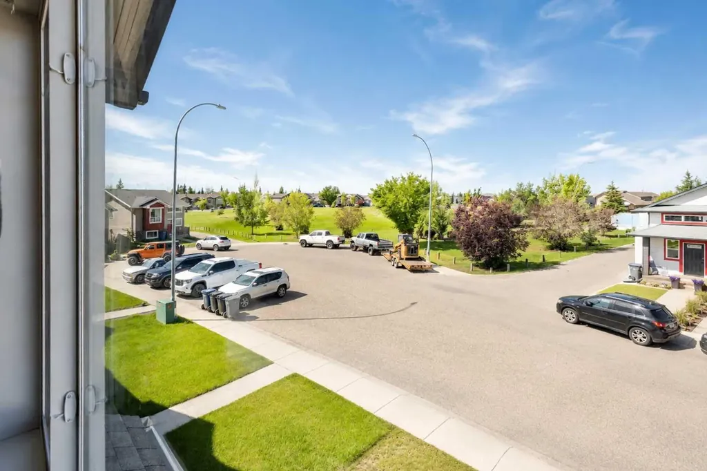 18 Hanson Green Penhold AB T0M 1R0