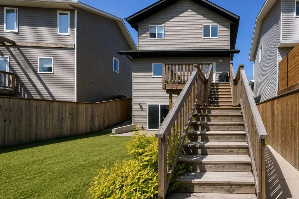 18 Hanson Green Penhold AB T0M 1R0