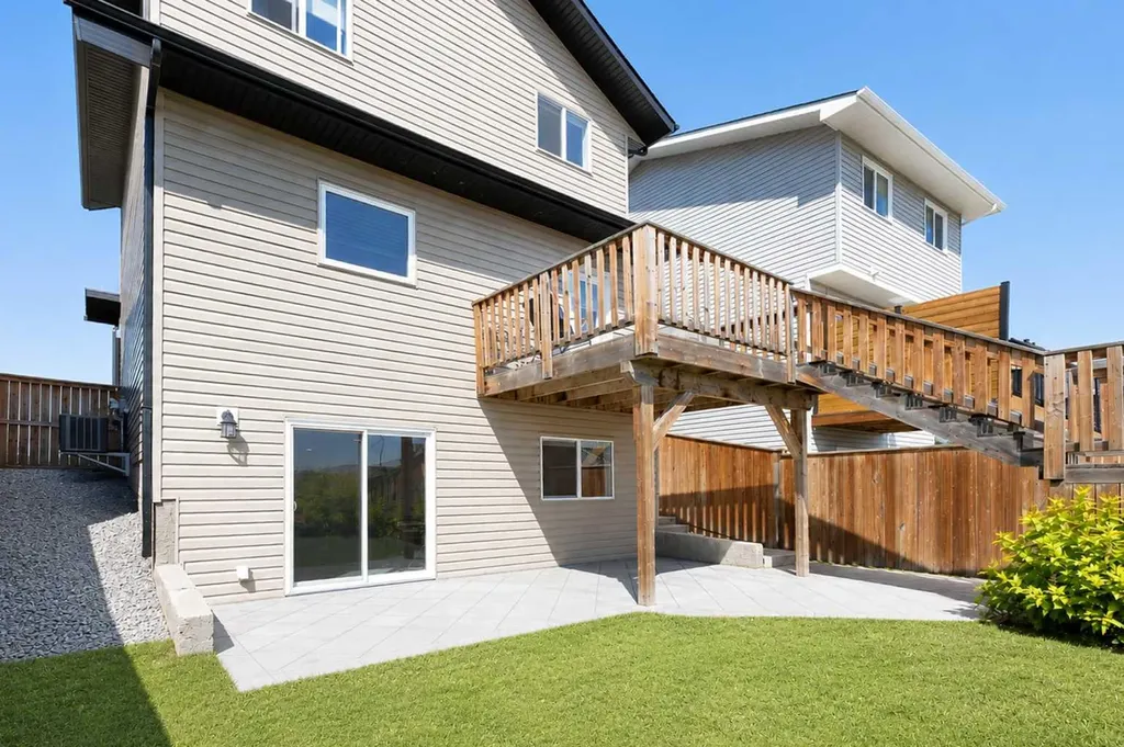 18 Hanson Green Penhold AB T0M 1R0