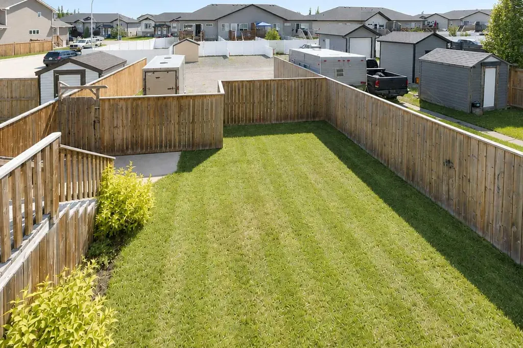 18 Hanson Green Penhold AB T0M 1R0