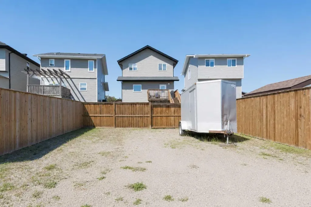 18 Hanson Green Penhold AB T0M 1R0
