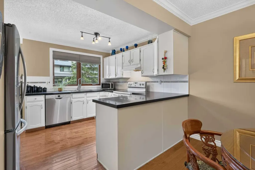 140 Point Drive NW Calgary AB T3B 4W3