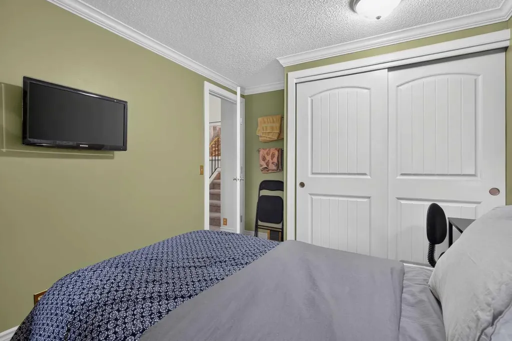 140 Point Drive NW Calgary AB T3B 4W3