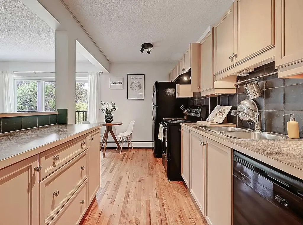 112 23 Avenue SW Calgary AB T2S 0J1