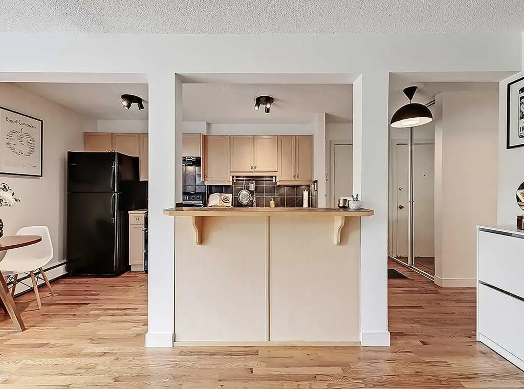 112 23 Avenue SW Calgary AB T2S 0J1