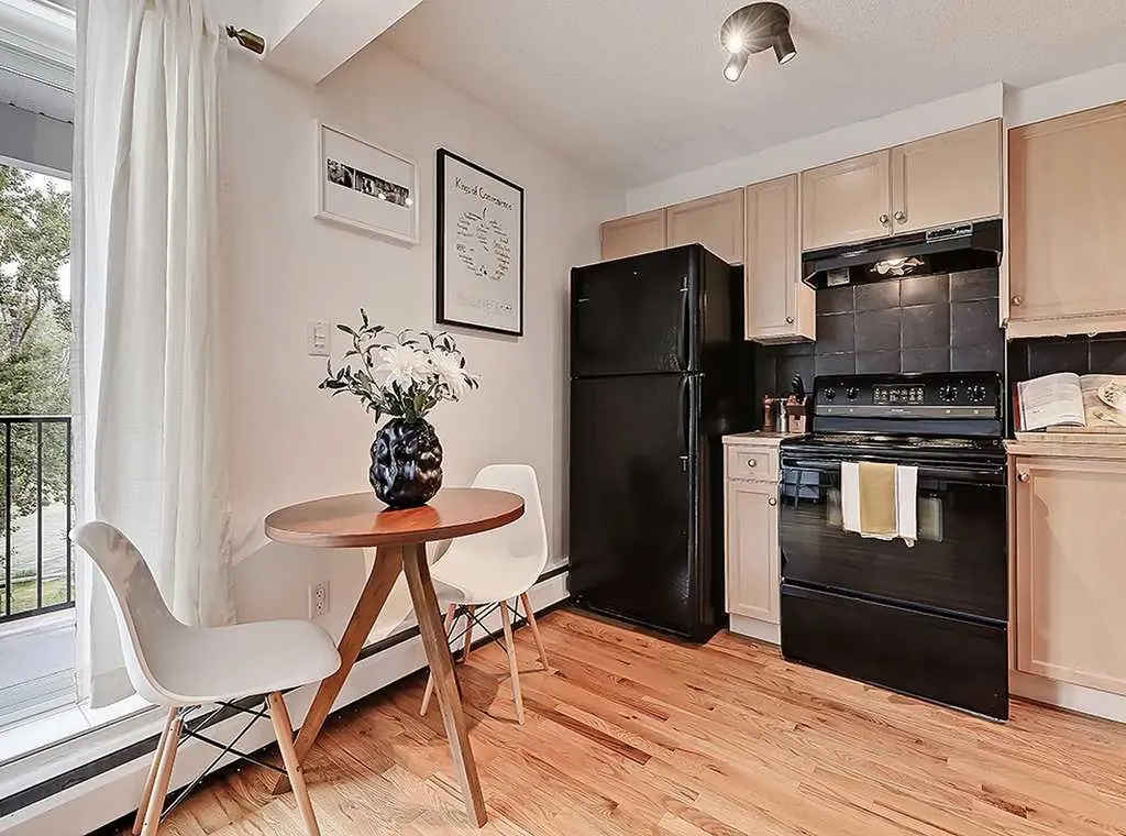 112 23 Avenue SW Calgary AB T2S 0J1