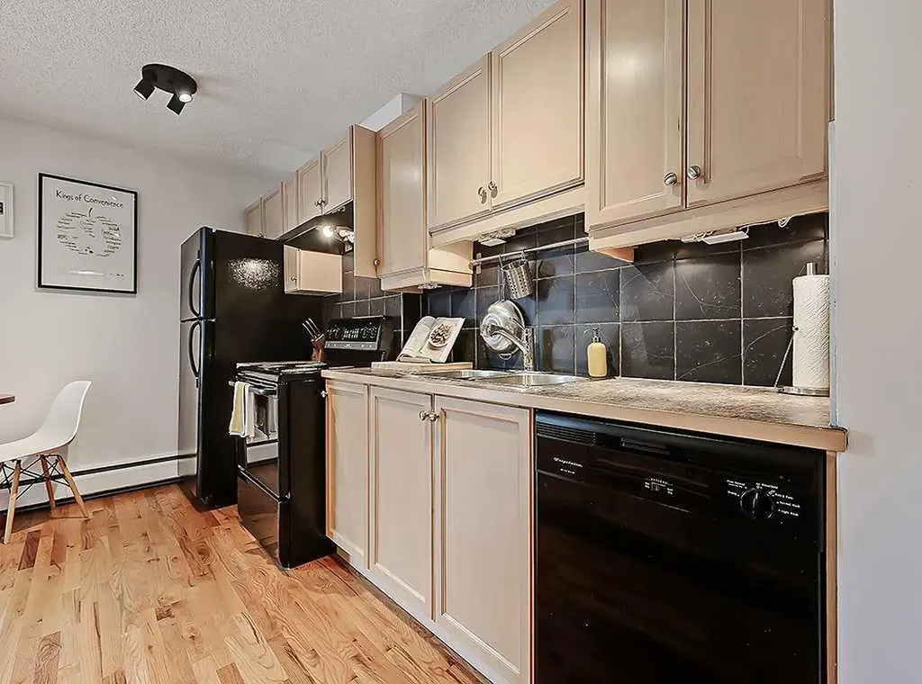 112 23 Avenue SW Calgary AB T2S 0J1