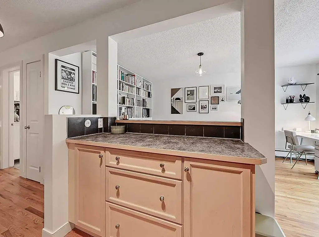 112 23 Avenue SW Calgary AB T2S 0J1