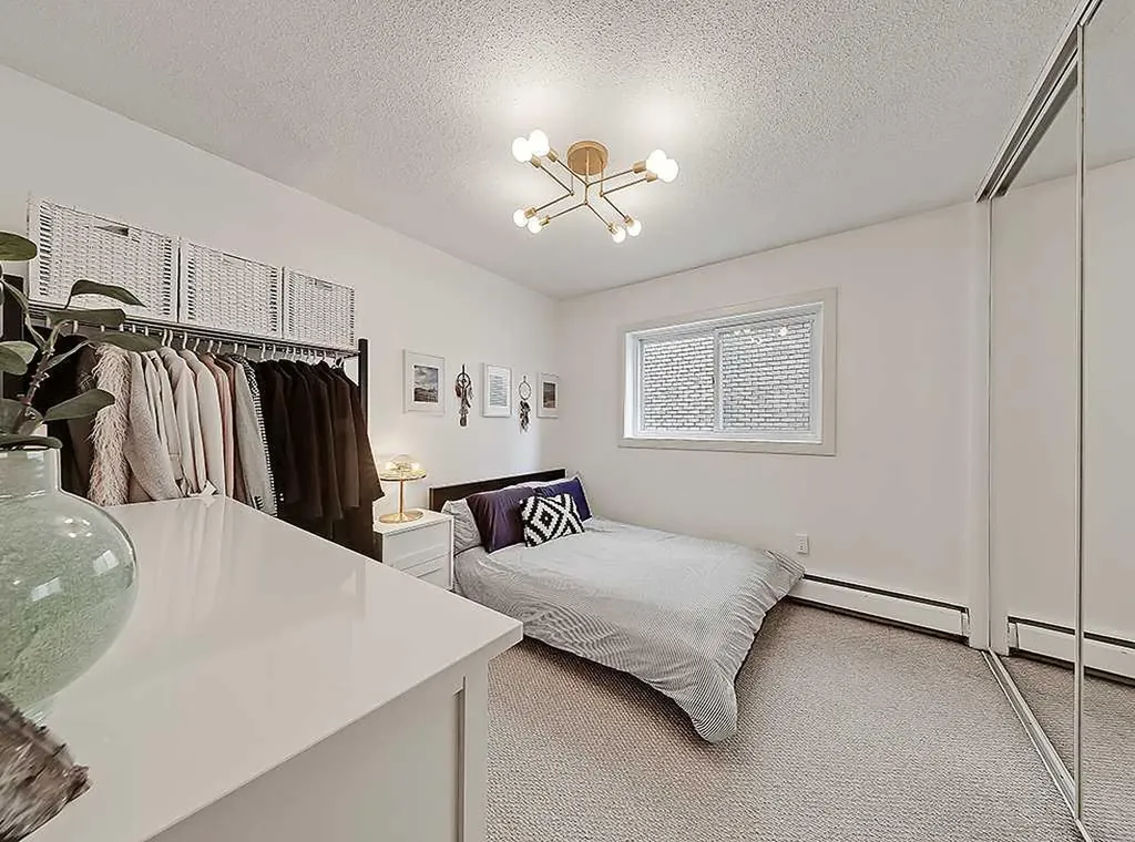 112 23 Avenue SW Calgary AB T2S 0J1