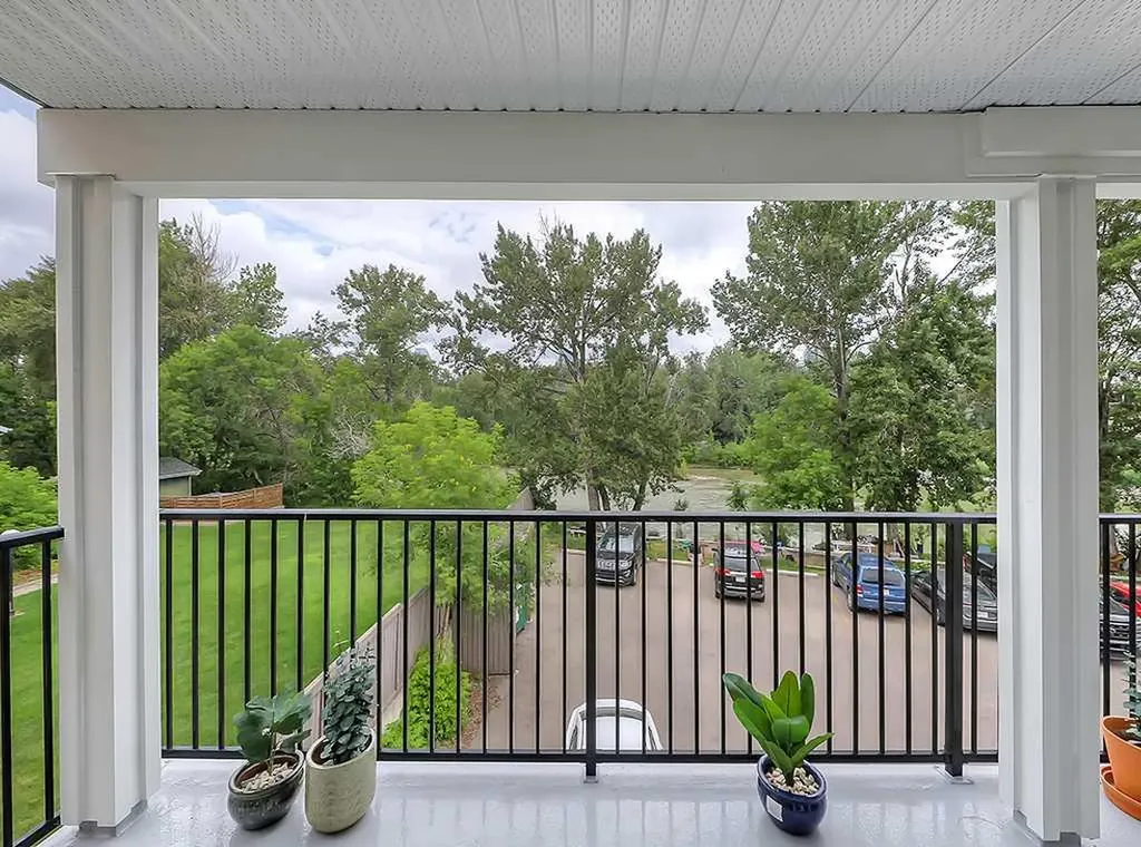 112 23 Avenue SW Calgary AB T2S 0J1