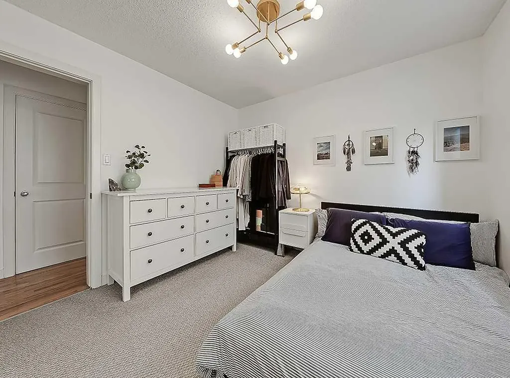 112 23 Avenue SW Calgary AB T2S 0J1