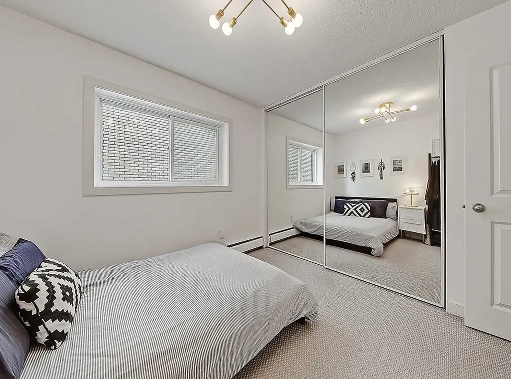 112 23 Avenue SW Calgary AB T2S 0J1