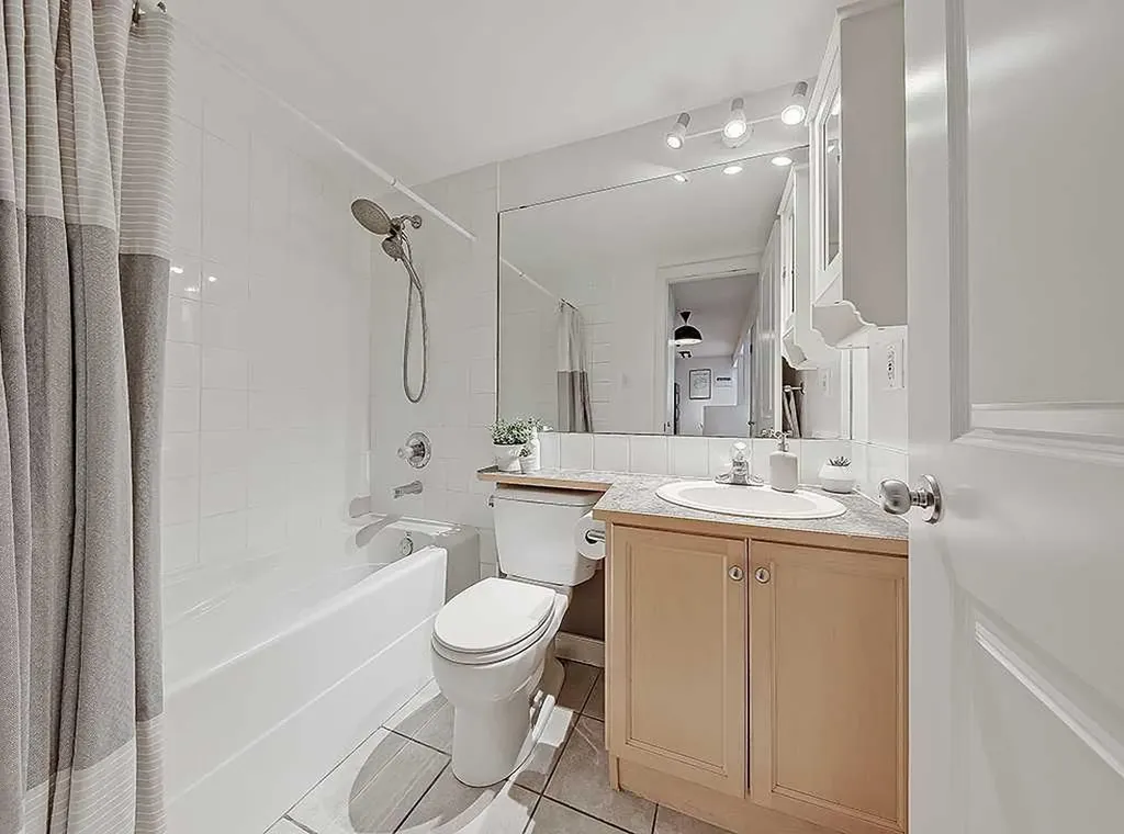 112 23 Avenue SW Calgary AB T2S 0J1
