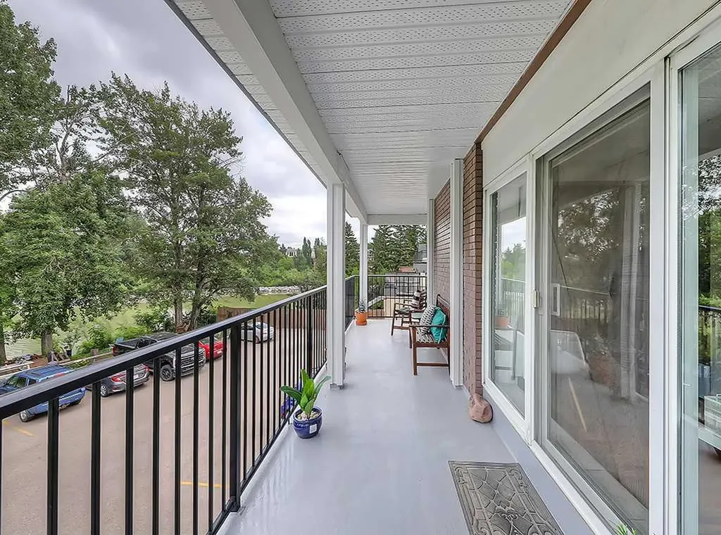 112 23 Avenue SW Calgary AB T2S 0J1