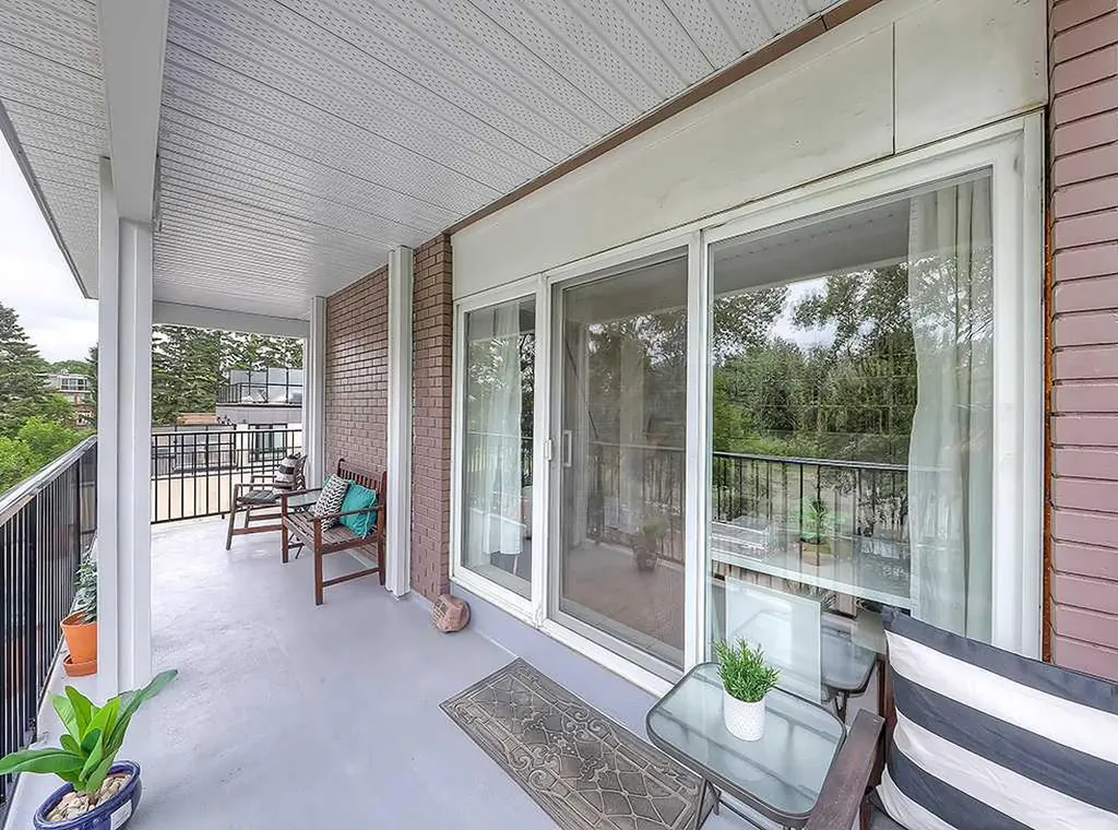 112 23 Avenue SW Calgary AB T2S 0J1