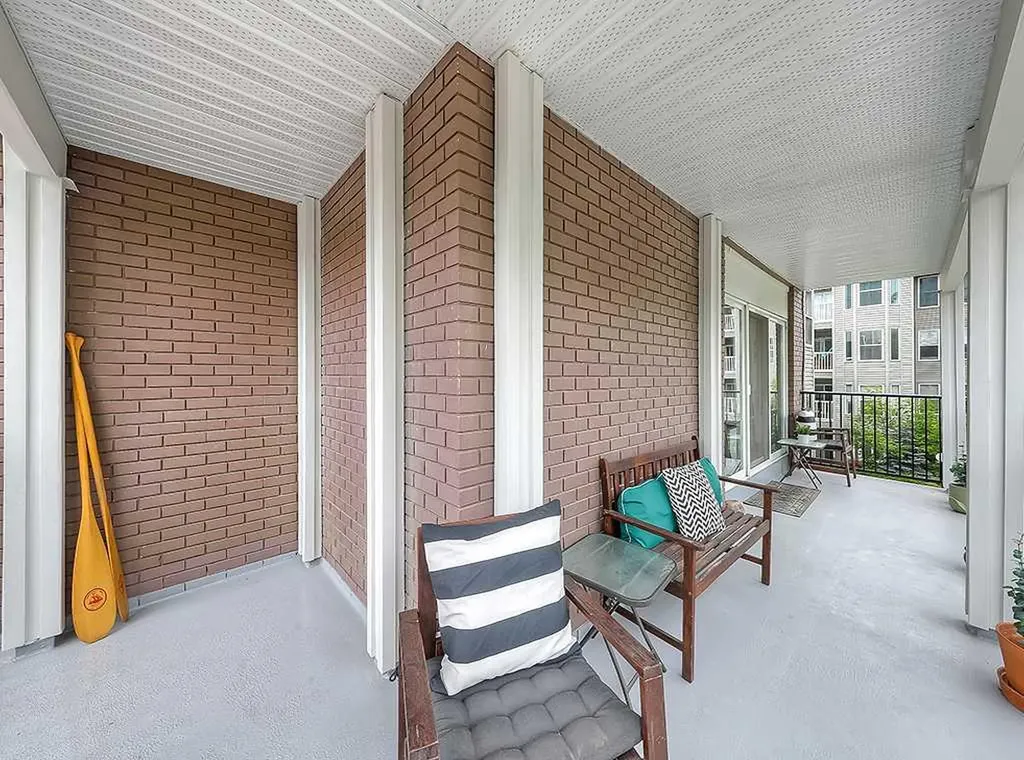 112 23 Avenue SW Calgary AB T2S 0J1