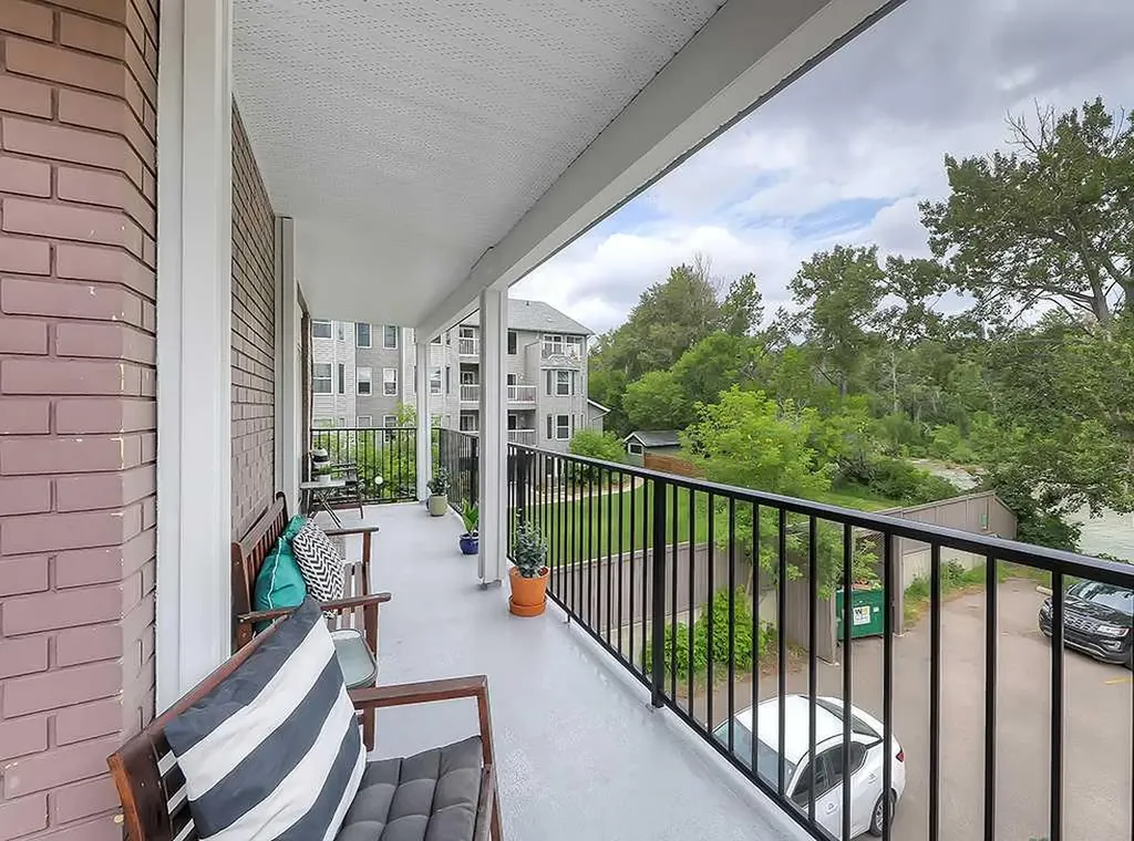 112 23 Avenue SW Calgary AB T2S 0J1