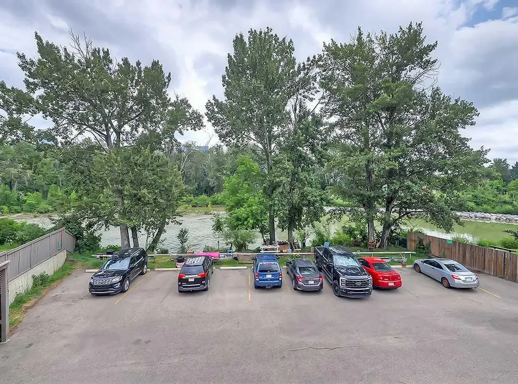 112 23 Avenue SW Calgary AB T2S 0J1