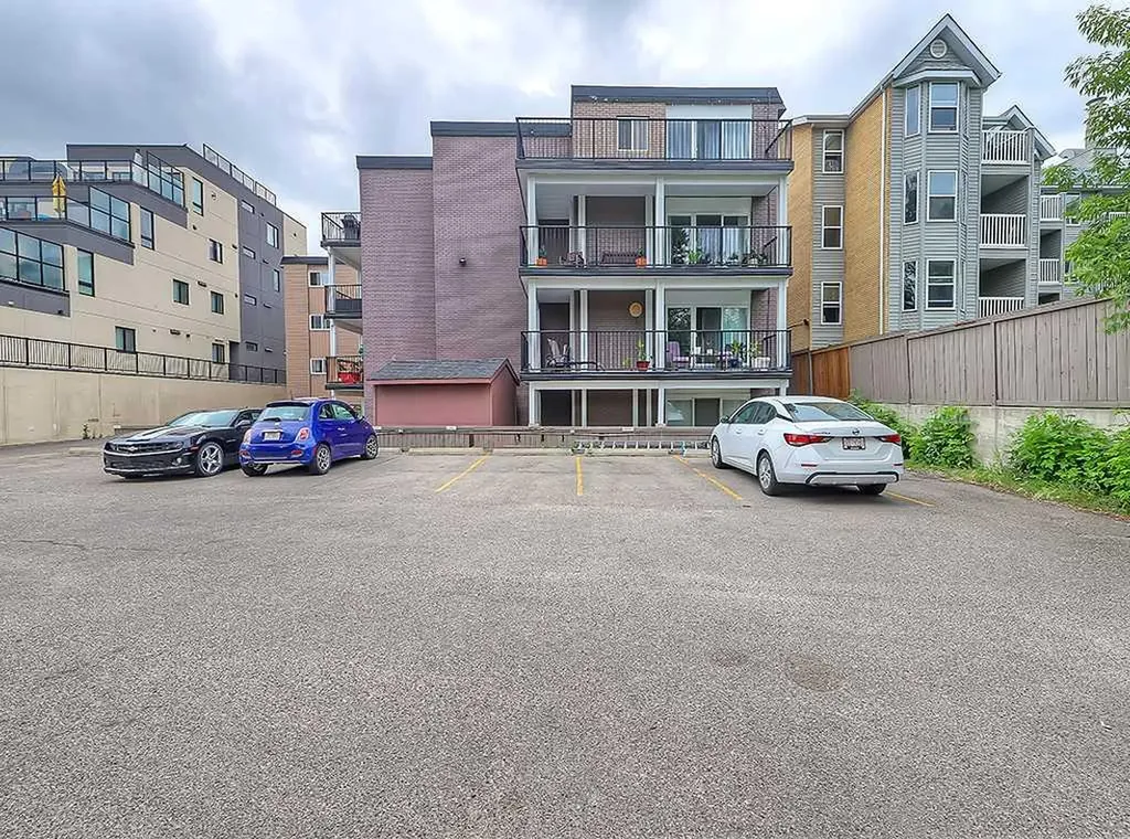 112 23 Avenue SW Calgary AB T2S 0J1