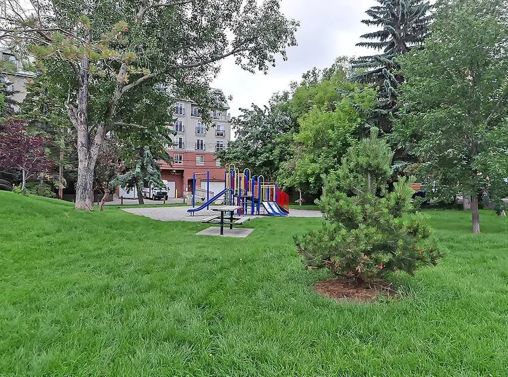 112 23 Avenue SW Calgary AB T2S 0J1