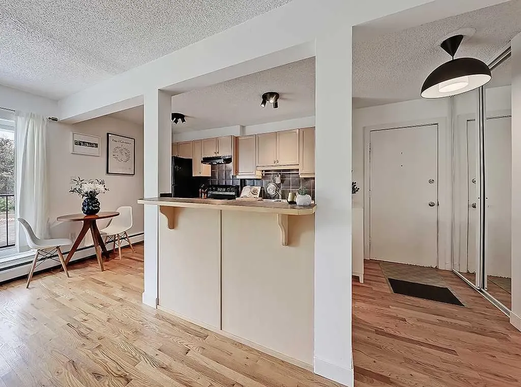 112 23 Avenue SW Calgary AB T2S 0J1