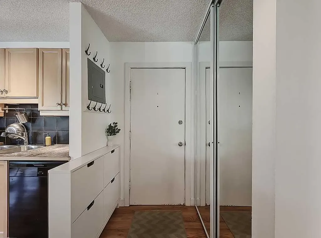 112 23 Avenue SW Calgary AB T2S 0J1