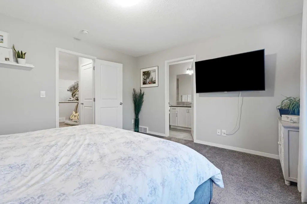 15 Cranbrook Terrace SE Calgary AB T3M 2X6