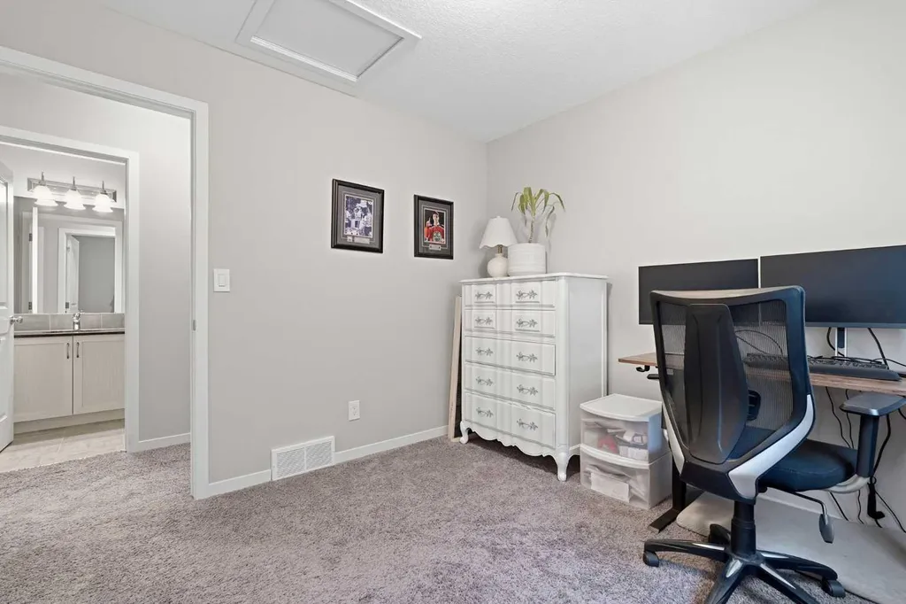 15 Cranbrook Terrace SE Calgary AB T3M 2X6