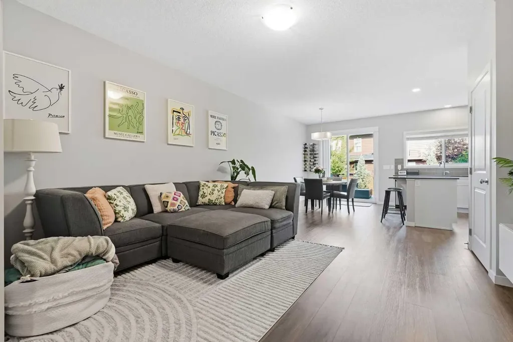 15 Cranbrook Terrace SE Calgary AB T3M 2X6