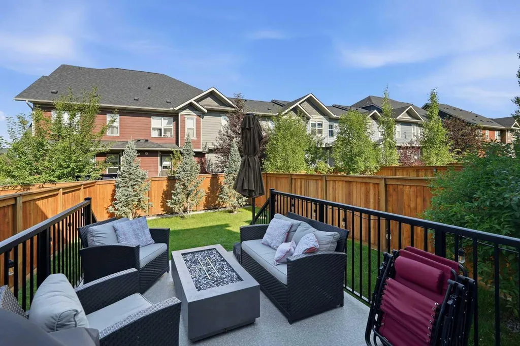 15 Cranbrook Terrace SE Calgary AB T3M 2X6