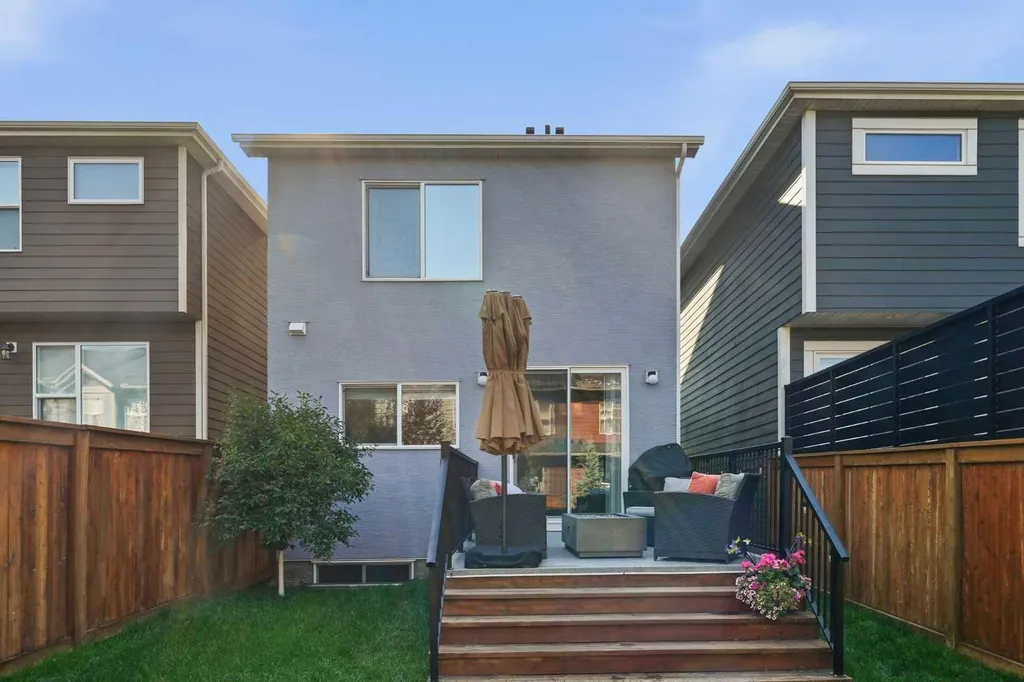 15 Cranbrook Terrace SE Calgary AB T3M 2X6