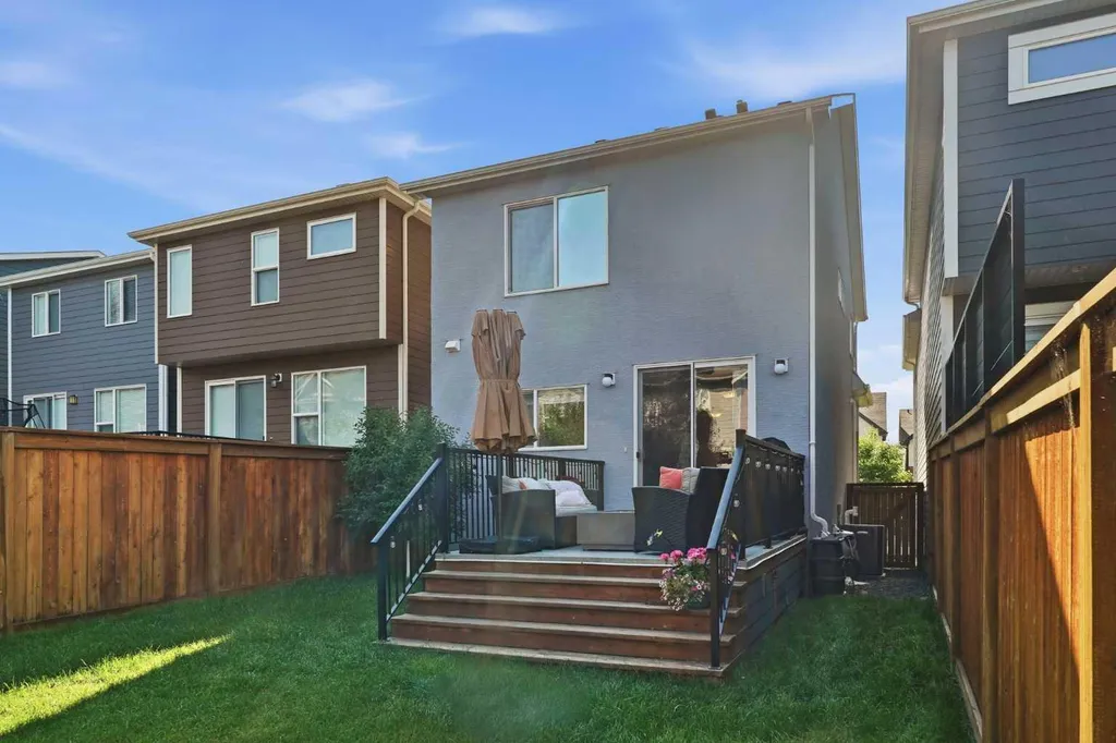 15 Cranbrook Terrace SE Calgary AB T3M 2X6