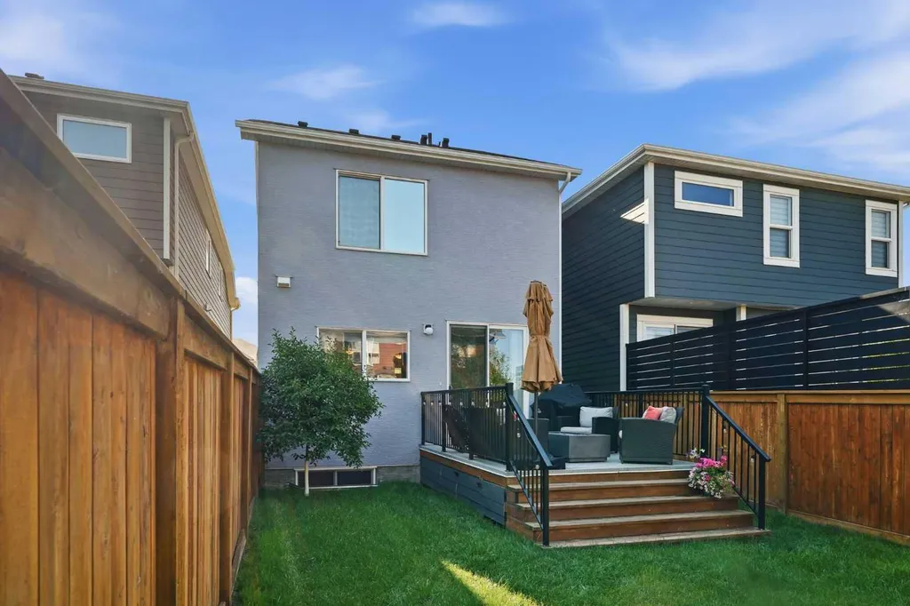 15 Cranbrook Terrace SE Calgary AB T3M 2X6