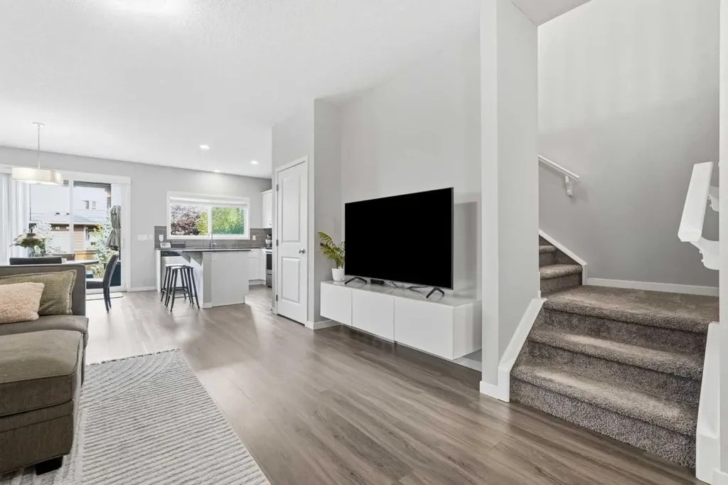 15 Cranbrook Terrace SE Calgary AB T3M 2X6