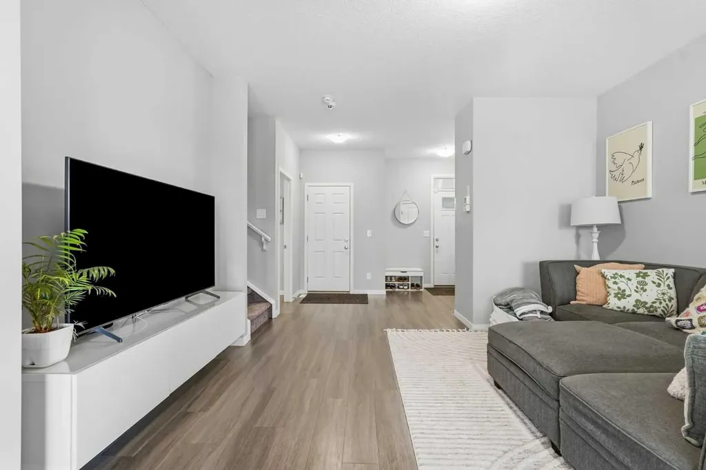 15 Cranbrook Terrace SE Calgary AB T3M 2X6