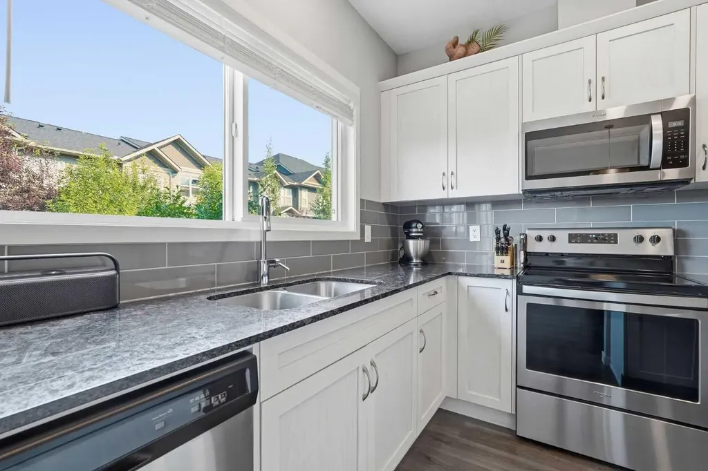15 Cranbrook Terrace SE Calgary AB T3M 2X6