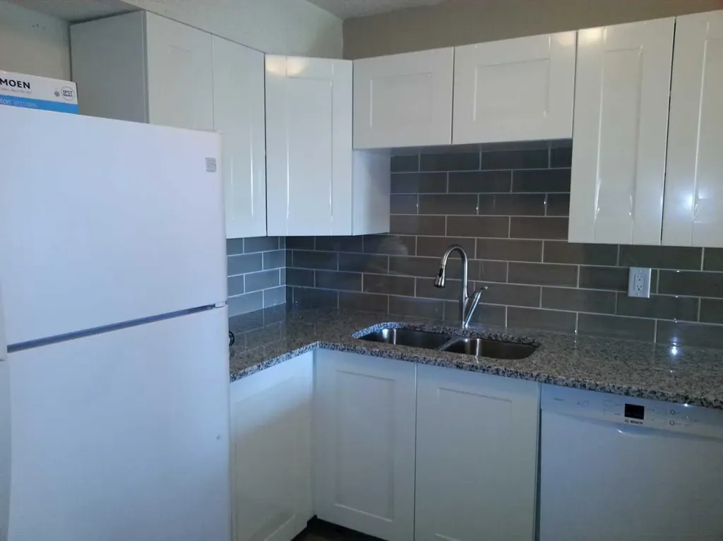 1900 25a Street SW Calgary AB T3E 1Y5