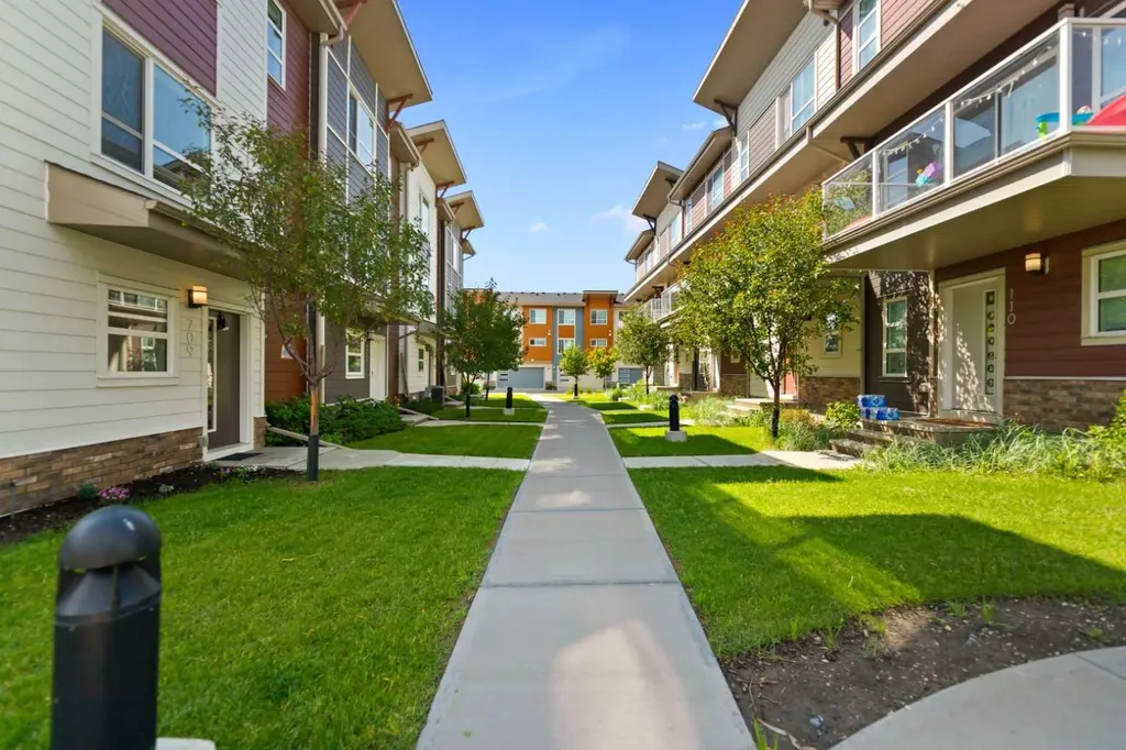 209 Harvest Hills Common NE Calgary AB T3K 2M7
