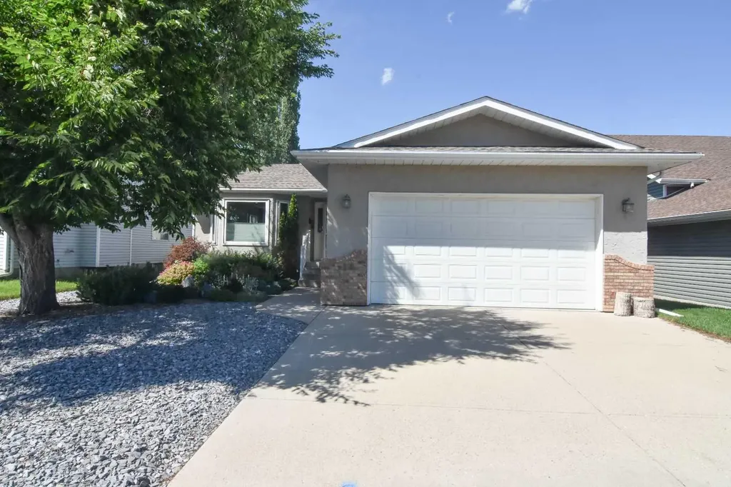 254 Maple Grove Crescent Strathmore AB T1P 1G2