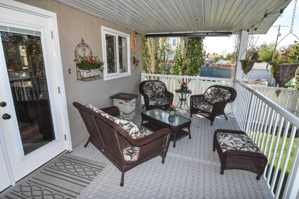 254 Maple Grove Crescent Strathmore AB T1P 1G2