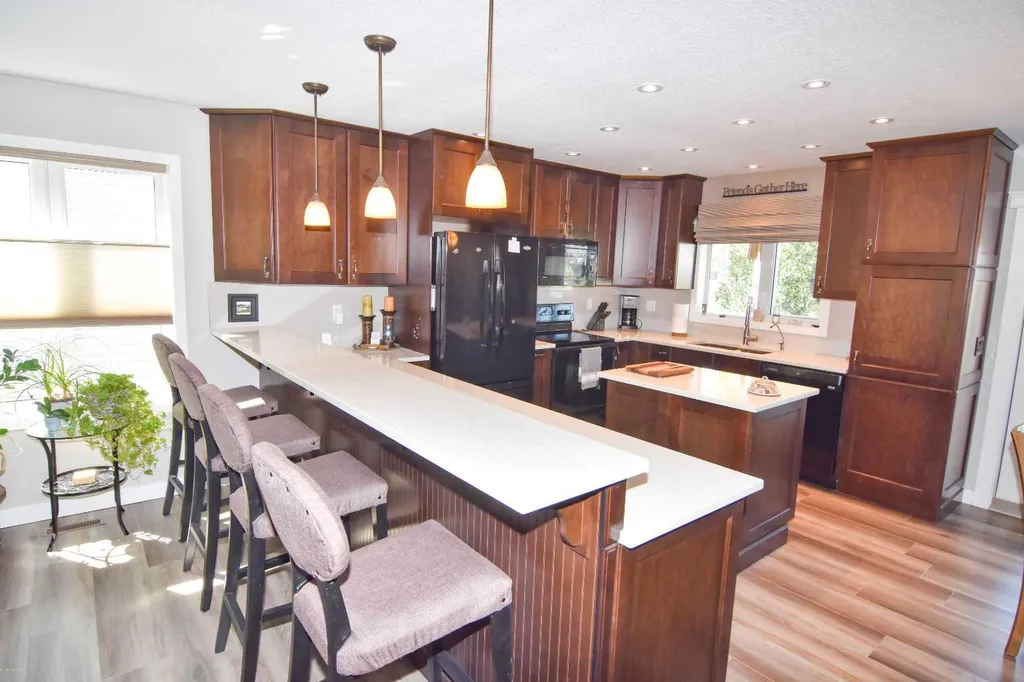 254 Maple Grove Crescent Strathmore AB T1P 1G2