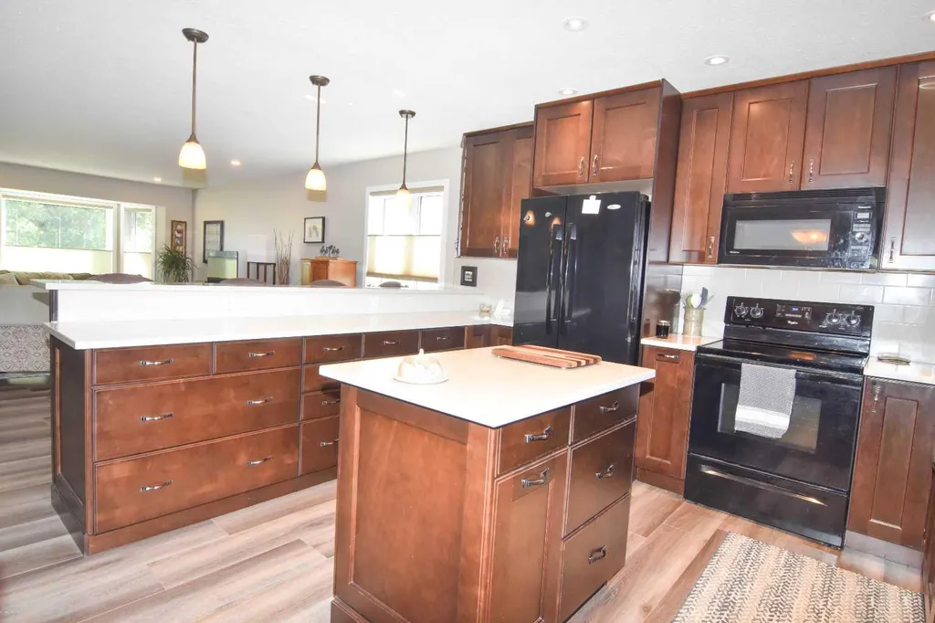 254 Maple Grove Crescent Strathmore AB T1P 1G2